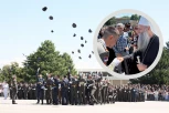 MOMENAT KOJI JE DIRNUO SRBIJU: Mladi oficiri jedan po jedan prilazili patrijarhu po blagoslov (FOTO)