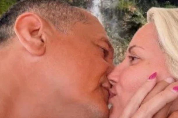 OVAJ FRAJER JE TREĆI MUŽ MAJE NIKOLIĆ! Pevačica se UDALA U TAJNOSTI, a sada prvi put pokazala burme! (FOTO)