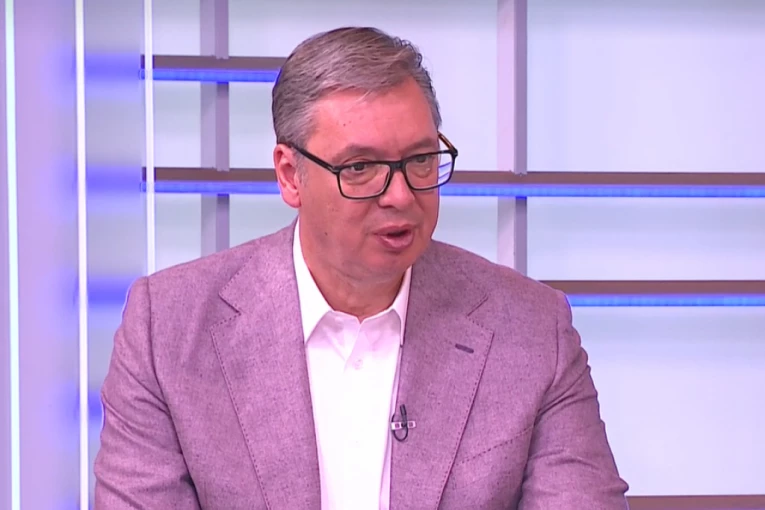 VUČIĆ SE OBRAĆA GRAĐANIMA: Pare ne padaju s neba, one dolaze napretkom ekonomije