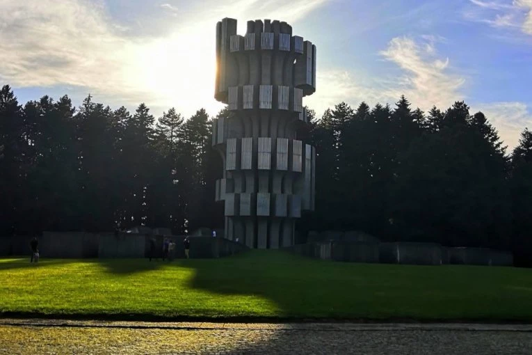 NAJVEĆA SRPSKA STRATIŠTA BEZ ZVONA I MOLITVE: Kozarčani traže da Donja Gradina i Mrakovica konačno dobiju svoje svetinje