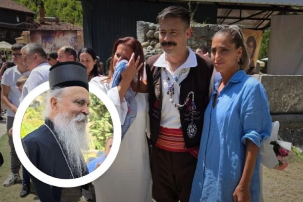 GLUMAC MILAN VASIĆ ZAPEVAO PRED VERNICIMA KOD PRIZRENA: Emotivni trenuci nakon liturgije u drevnoj svetinji (FOTO)
