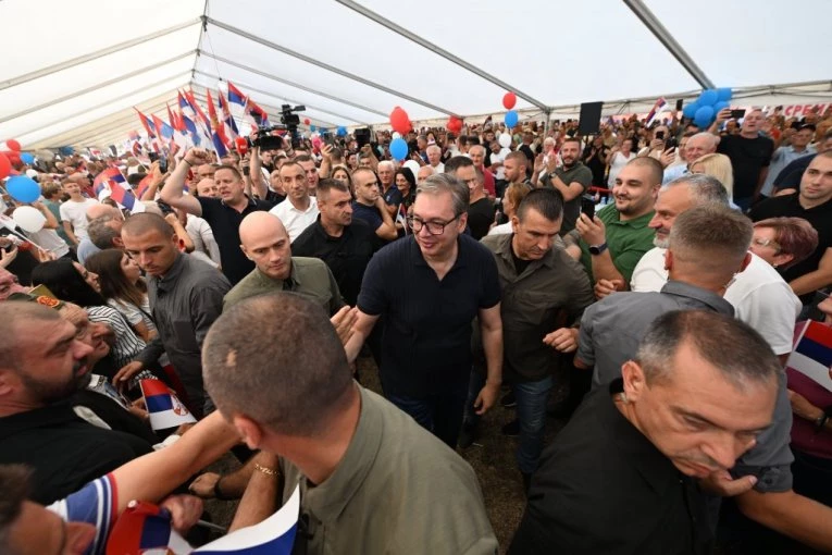 "AKO NE POBEDE, DA LI I ONI ČESTITAJU TO VEČE?" Vučić se obratio iz Bogatića blokaderima!