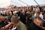 "AKO NE POBEDE, DA LI I ONI ČESTITAJU TO VEČE?" Vučić se obratio iz Bogatića blokaderima!