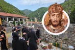 670 GODINA POSLE SMRTI CAR DUŠAN PONOVO U MOLITVI SVOG NARODA: Iguman Mihailo služio pomen na mestu gde je počivao ovaj veliki srpski vladar (VIDEO)
