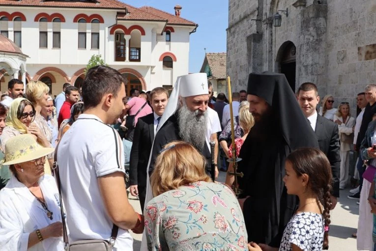 ŠTA JE PATRIJARH PORFIRIJE REKAO O NAJVAŽNIJOJ HRISTOVOJ PORUCI: Njegove reči iz Kovilja odjekuju među vernicima