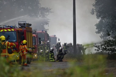DRAMA U ZEMLJI! Buknuo OGROMAN POŽAR, nebo prekrili dim i pepeo - VATROGASCI SE BORE SA VATRENOM STIHIJOM! (VIDEO)