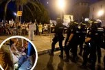 HAOS U RAJU ZA TURISTE! Policija pucala GUMENIM MECIMA na demonstrante, ima TEŠKO povređenih! (FOTO, VIDEO)