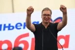 TO ŠTO OBEĆA, TO I URADI! Vučić prošetao putem koji je izgradio - ispuno je najveću želju meštana sela Ivankovac! (FOTO)