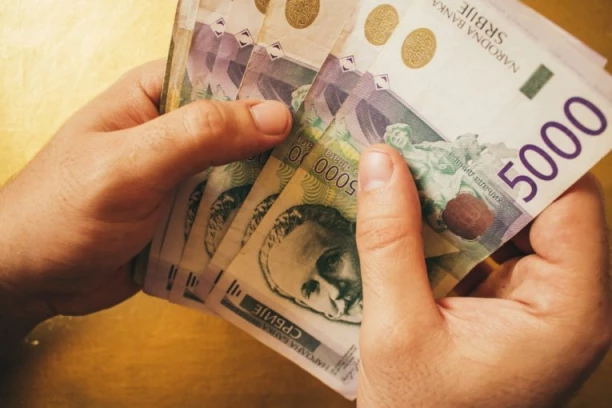 DNEVNICA IDU I DO 150 EVRA! Ovo je najpopularnije zanimanje ovog leta u Srbiji – ne treba vam fakultet, a posla ima na pretek!