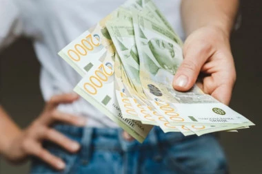 65.000, 25.000 I DODATNIH 10.000 DINARA - Evo ko ima prava na pomoć i evo kad počinje isplata!