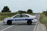 PRVI SNIMCI SA MESTA STRAVIČNE NESREĆE KOD ODŽAKA! Voz vukao automobil 200 metara, vozilo potpuno uništeno! (FOTO, VIDEO)