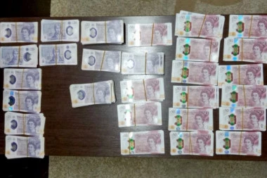 STRANCI PALI NA GRANICI SA LAŽNIM BOGATSTVOM! U mercedesu pronađene hiljade falsifikovanih funti! (FOTO)