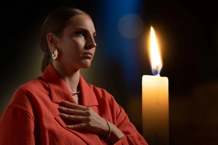 DŽEJLA HITNO OTKAZA KONCERT: Pevačicu slomila tragedija!