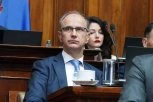 Macut se obraća u Skupštini: Ovoj vladi neće suditi naslovne strane - sudiće joj Srbija, a pred tim sudom nemamo razloga da spuštamo pogled