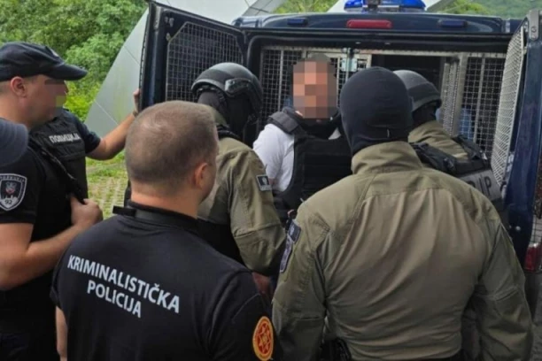 OSUMNJIČEN, IZMEĐU OSTALOG, I ZA TRI UBISTVA! Srpska policija izručila opasnog kavčanina Crnoj Gori! (FOTO, VIDEO)