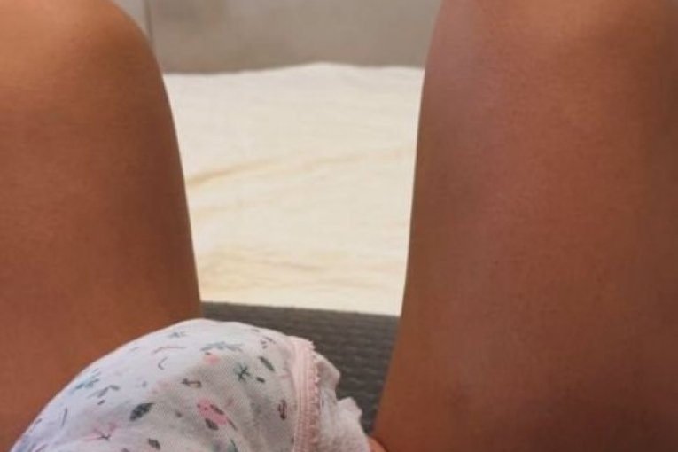 Edita doji ćerku