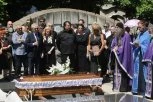 SAHRANJENA OLIVERA KATARINA: Sin slavne umetnice slomljen od tuge - najpotresnija scena na Novom groblju!