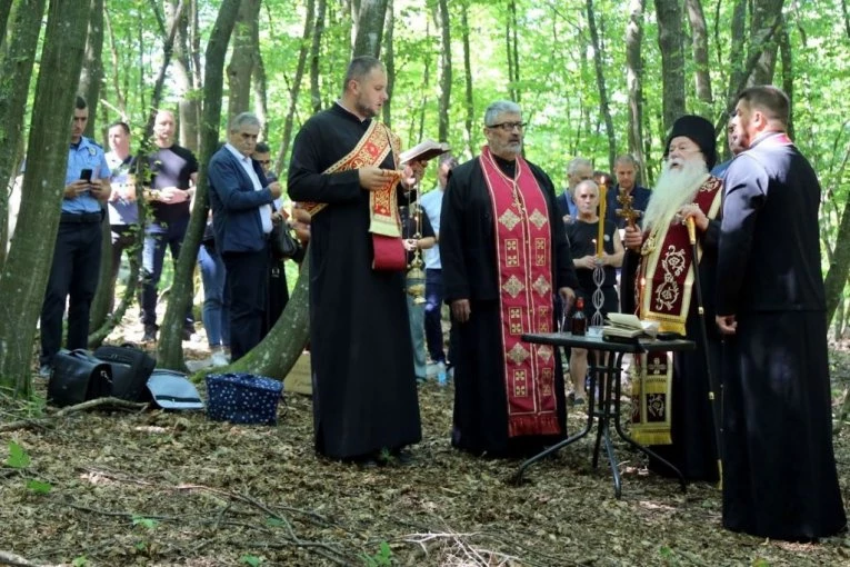 PRVI PARASTOS U RAŠIĆA GAJU POSLE 85 GODINA OD STRADANJA SRBA: Mesto gde su sa svojim narodom postradali i pravoslavni sveštenici