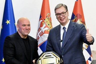 NAJMOĆNIJI ČOVEK UFC KOD VUČIĆA! Dejna Vajt dobio srpsku zastavu i gusle, spektakl rasprodat za samo 22 minuta (FOTO, VIDEO)