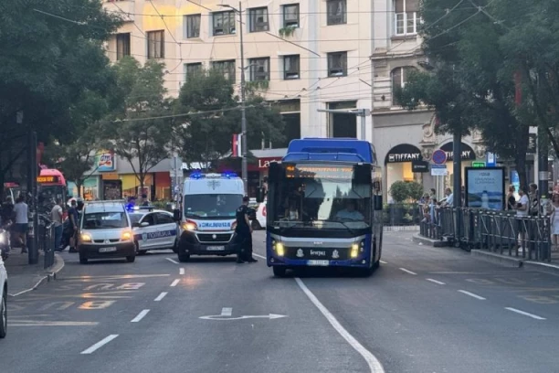 UDES KOD PALATE ALBANIJA! Saobraćaj obustavljen, na licu mesta policija i Hitna pomoć! (FOTO)