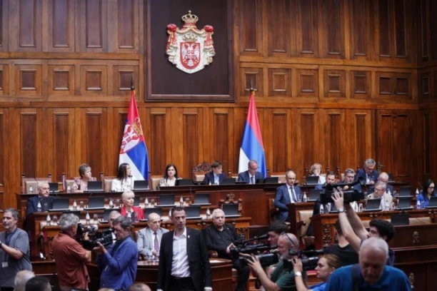 UDARNO! Skupština izglasala poverenje Vladi Srbije!