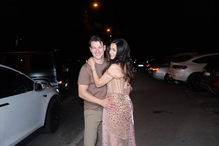 TANJA SAVIĆ I MUKI RADE NA BEBI: Pitala sinove da li žele batu ili seku: Bili su zatečeni!