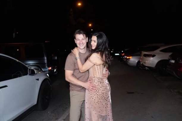 TANJA SAVIĆ I MUKI RADE NA BEBI: Pitala sinove da li žele batu ili seku: Bili su zatečeni!