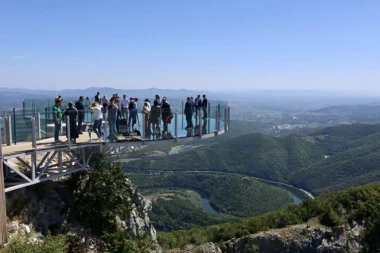 NOVI VIDIKOVAC NA KABALARU HIT MEĐU TURISTIMA: Za samo nekoliko dana privukao više od 3.000 posetilaca