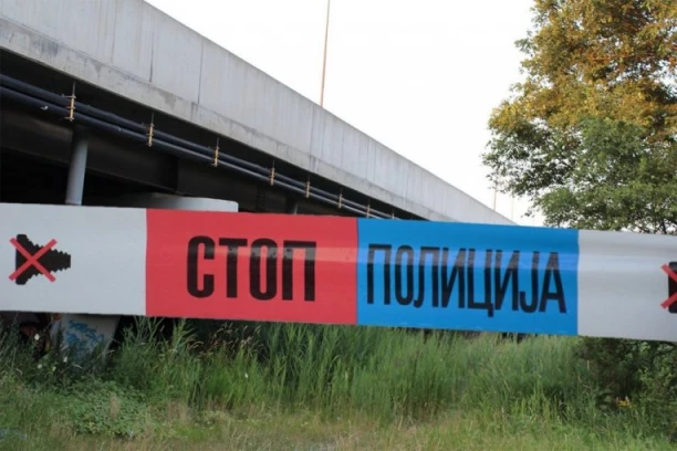 NAĐENO TELO U INĐIJI: Ispod nadvožnjaka u travi zatečen jeziv prizor