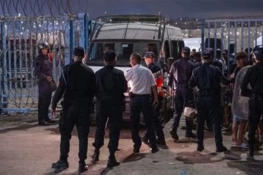 GORI KAMP SA MIGRANTIMA: Vatra se cele noći širila, meštani IMAJU JOŠ LUĐI PLAN