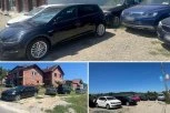 UDAR NA AUTO-MAFIJU! Policija upala na auto-placeve, oduzeta 52 vozila, petoro iza rešetaka (FOTO)