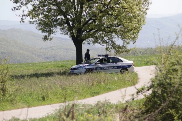 ODJEKIVAĆE SNAŽNE DETONACIJE KOD BATOČINE! Izdato upozorenje za Šumadiju: Specijalci MUP uputili apel građanima