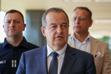 "DOKAZUJU DA SE NA NJIH MOŽE OSLONITI": Dačić pohvalio srpske vatrogasce koji i dalje gase požare u Francuskoj (FOTO)