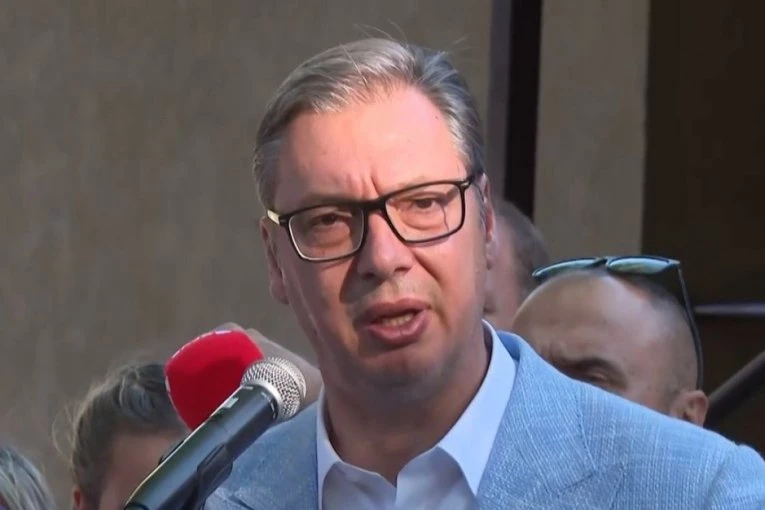 "VEĆ ZA TRI DANA IZLAZIMO SA MAŠINAMA...!" Vučić obilazi mobilnu ambulantu u selu Vasilj - DAO NARODU VELIKO OBAĆANJE!