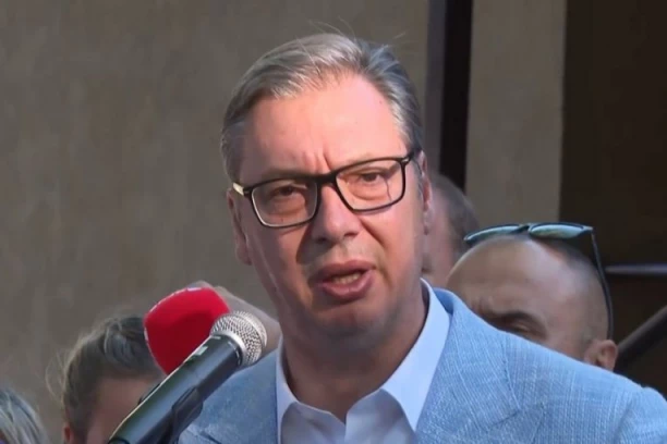 "VEĆ ZA TRI DANA IZLAZIMO SA MAŠINAMA...!" Vučić obilazi mobilnu ambulantu u selu Vasilj - DAO NARODU VELIKO OBAĆANJE!