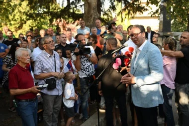 POVEĆANJE PLATA I PENZIJA RANIJE OD OČEKIVANOG! Vučić u Vasilju saopštio odlične vesti i poručio najstarijima - BIĆETE ZADOVOLJNI!