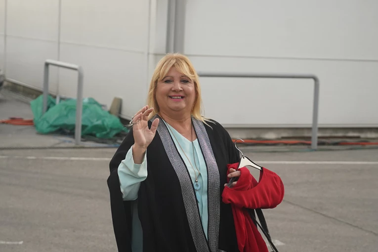 NAŠA PEVAČICA BILA LJUBAVNICA, PA TUKLA DRUGE ŠVALERKE: Otela muža od druge, a onda doživela HAOS: Jednu sam motkom udarala!