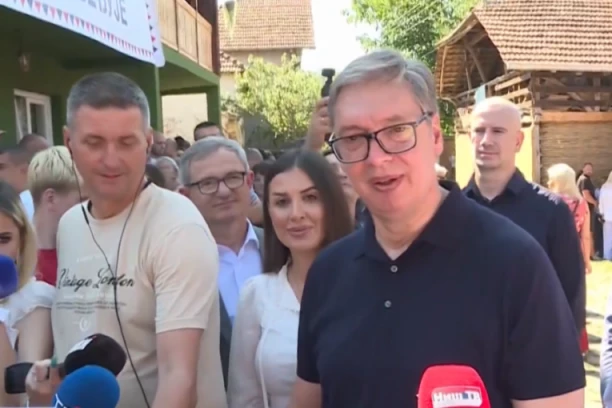 SLEDI POVEĆANJE PENZIJA, PLATA I MINIMALCA! Vučić u Temskoj razgovara sa građanima - najavio velike promene! (FOTO)