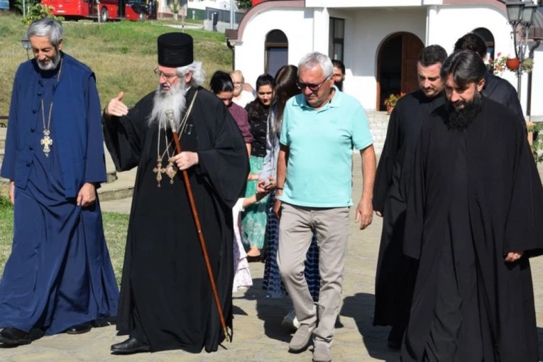 “NE MOŽEMO VOLETI BOGA, A MRZETI ČOVEKA PORED SEBE”: Vladika Jovan objasnio zašto bez pomirenja nema istinske radosti u veri