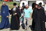 “NE MOŽEMO VOLETI BOGA, A MRZETI ČOVEKA PORED SEBE”: Vladika Jovan objasnio zašto bez pomirenja nema istinske radosti u veri