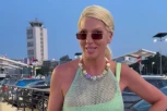 JELENA KARLEUŠA NAPRAVILA POMETNJU NA AERODROMU! Pevačica stigla s jahte U BIKINIJU I MREŽICI, OVO GLEDATE NA SOPSTVENU ODGOVORNOST! (VIDEO, GALERIJA)