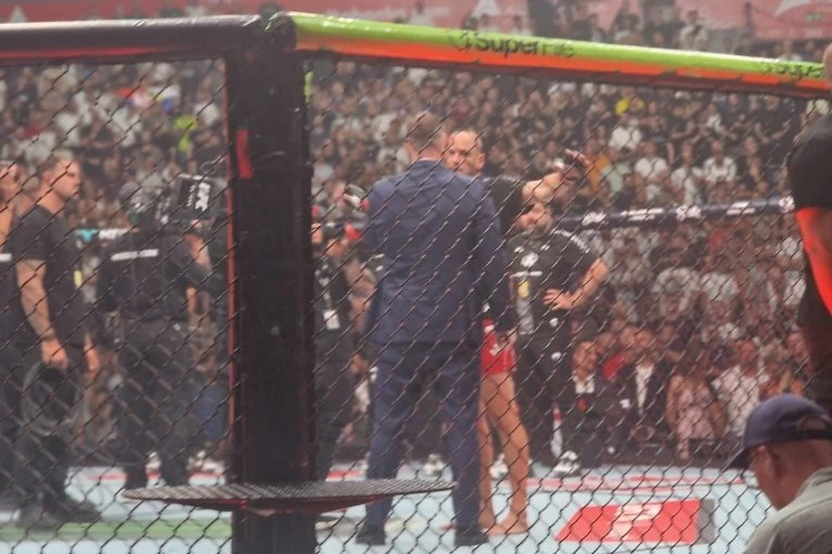 UROŠ MEDIĆ UŠAO U UFC ISTORIJU, PA UMALO ZAPLAKAO: "Donećemo šampionski pojas u Srbiju!"