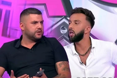 ZVERSKI NAPADNUT VODITELJ "ELITE", ASMIN GA KRIŠOM SNIMAO U TOALETU! Skandal uživo na Pinku, Durdžić kao furija krenuo na Darka Tanasijevića!