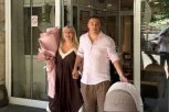 PRVE SLIKE DEE ĐURĐEVIĆ ISPRED PORODILIŠTA: Pogledjate porodičnu idilu voditeljke Pinka!