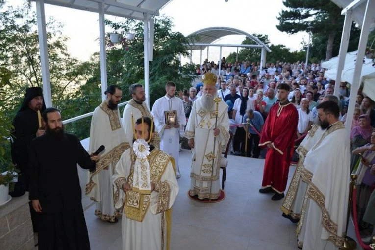 NA ILINDAN OSTROG DOBIO NOVOG MONAHA ILIJU: Posle liturgije i monašenja mitropolit Joanikije poslao snažnu poruku