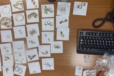 UMOTALI NAKIT VREDAN 50.000 EVRA U GARDEROBU! Pogledajte šta je sve pronađeno u torbi na prelazu Bački breg!