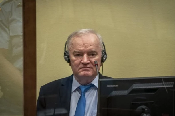 RATKO MLADIĆ NIKADA NIJE BIO U GOREM STANJU! Oglasio se njegov sin: Nije mogao da progovori ni reč tokom posete!