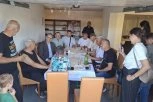 "SREĆAN SAM ŠTO SMO ZADRŽALI PRIJATELJSKE ODNOSE SA SVIM KOMŠIJAMA"! Vučić ugostio Dodika i Kneževića u renoviranoj porodičnoj kući u Čipuljićima - POZVAO LJUDE DA SE OKUPE KOD NJEGA! (FOTO)