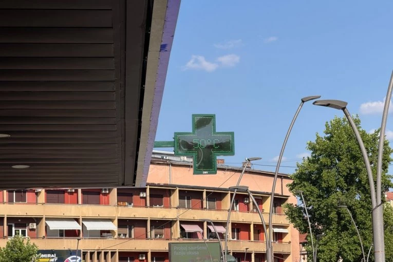 U OVOM GRADU U SRBIJI DANAS JE IZMERENO 50 STEPENI! Na ulicima nigde žive duše - NE MOŽE DA SE DIŠE! (FOTO)