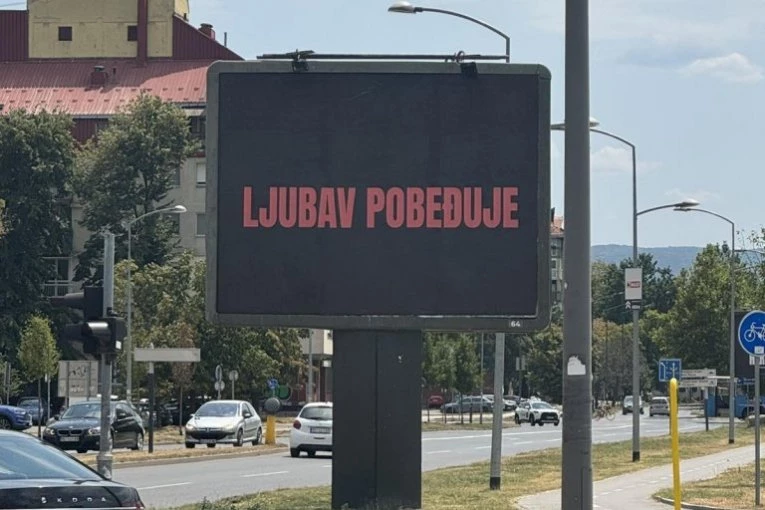 „Ljubav pobeđuje” - poruka koja zbunjuje javnost osvanula širom regiona!
